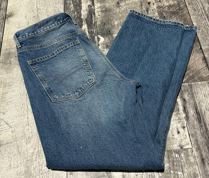 American Eagle blue 90s boyfriend mid rise jeans - Hers size 4