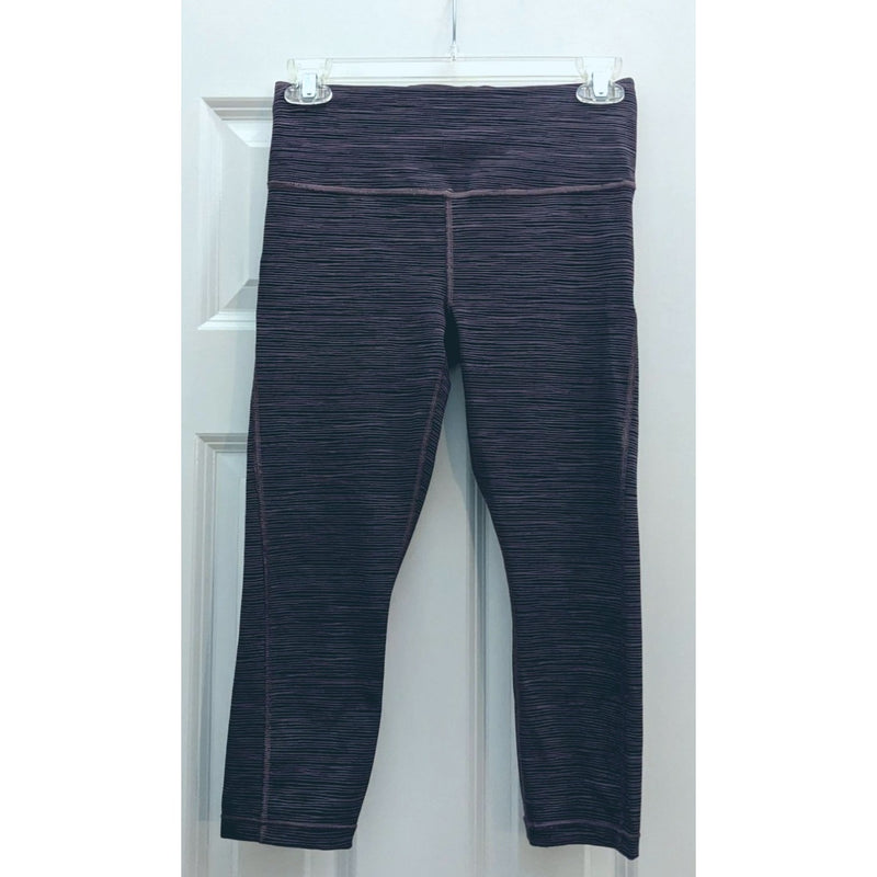 ATHLETA Volcanic Violet & Black Linear Lines Capri Leggings Side Pockets Size XSP