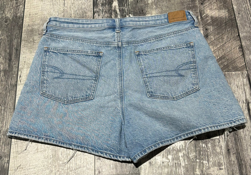 American Eagle blue mom denim shorts - Hers size 12