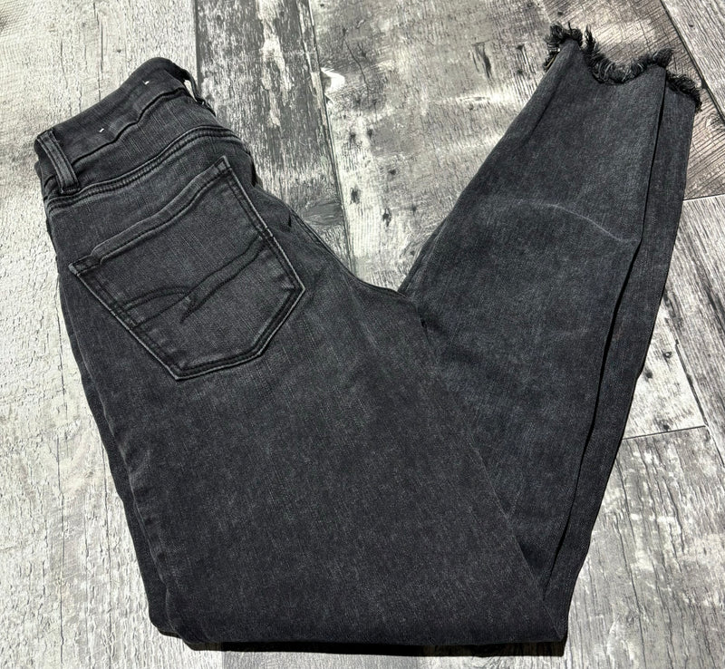 American Eagle black high rise cropped ankle skinny jeans - Hers size 00