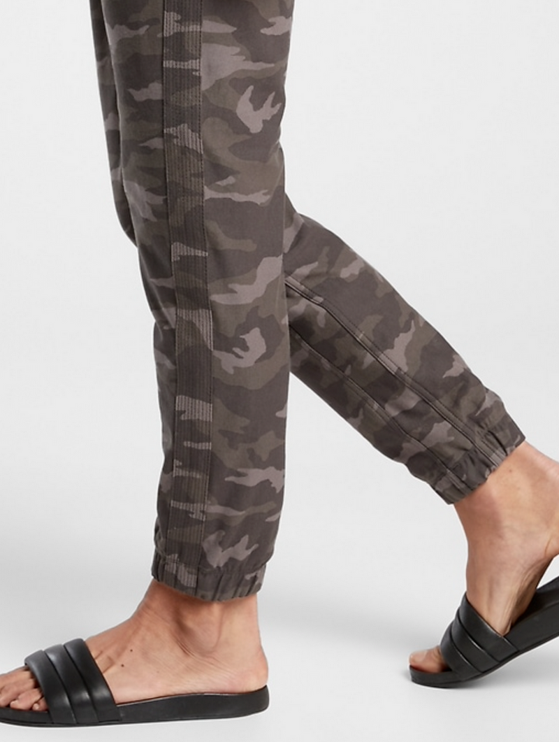 Athleta Black Olive Green Elastic Waist Camo Farallon Jogger Pants