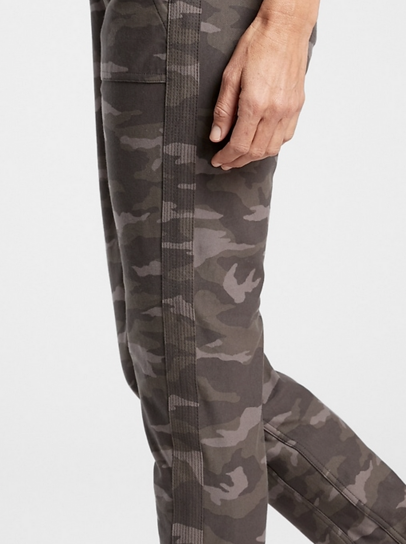 Athleta Black Olive Green Elastic Waist Camo Farallon Jogger Pants