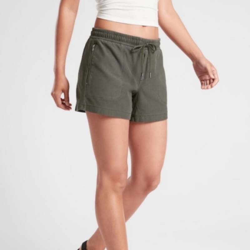 Athleta Cypress Green Elastic Waist Zipper Pockets Farallon Shorts