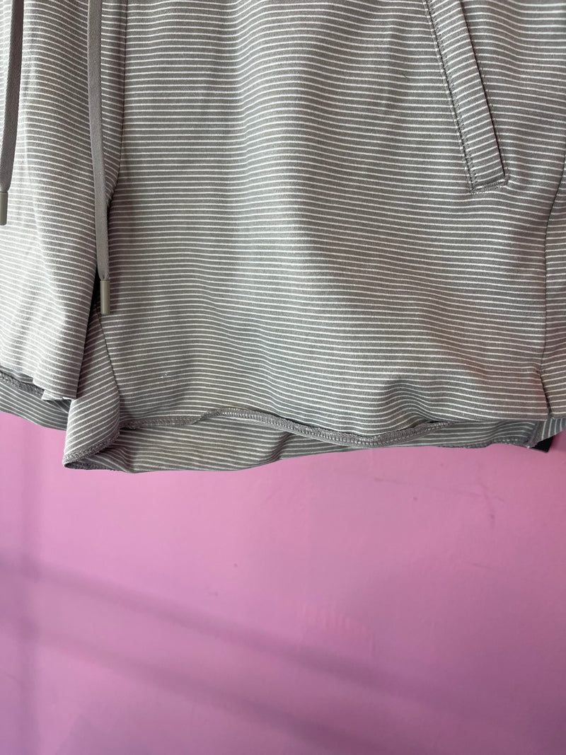 Athleta Gray White Shorts Women sz Small (see threading pic)