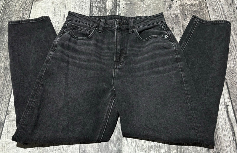 American Eagle black high rise mom ripped jeans - Hers size 00 Short