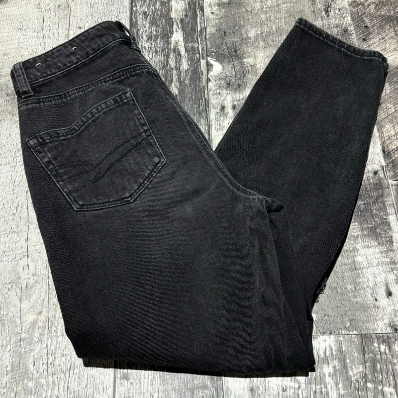 American Eagle black high rise mom ripped jeans - Hers size 00 Short