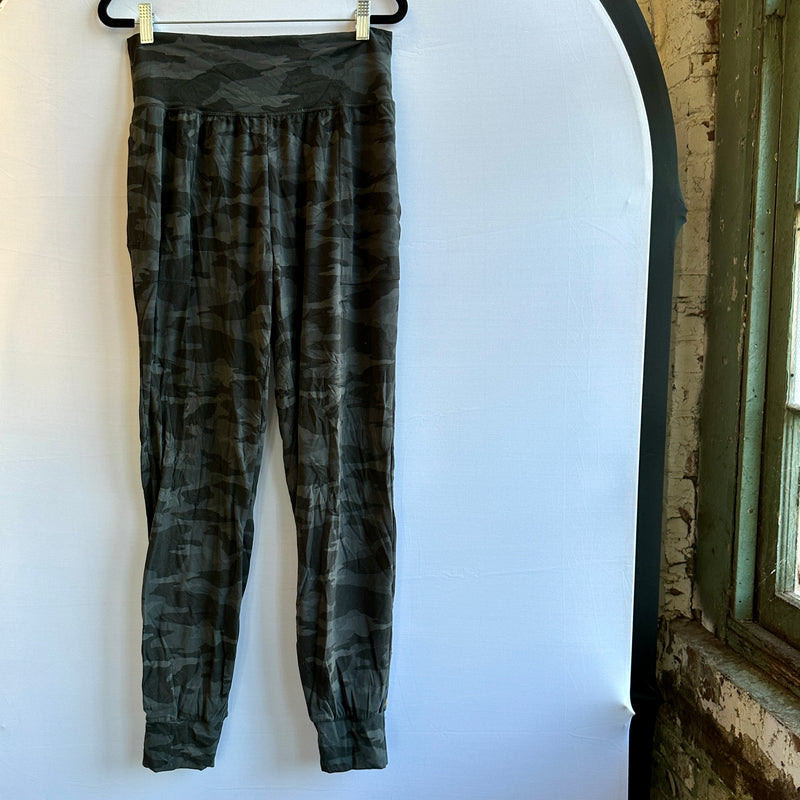 Athleta Salutation Camo Jogger MT