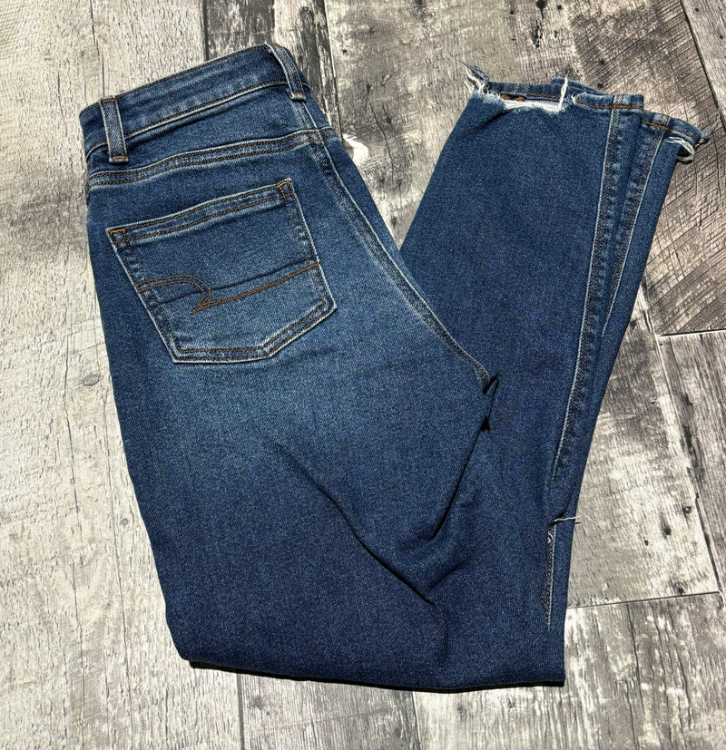 American Eagle blue high rise ripped mom jeans - Hers size 00