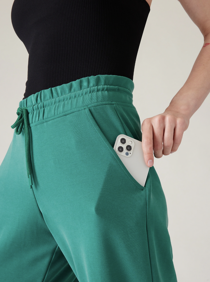 Athleta Emerald Green Seasoft Straight Cropped Pant