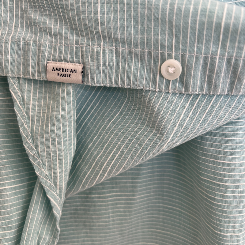 Size XL | MEN'S AE STRIPED BUTON DOWN