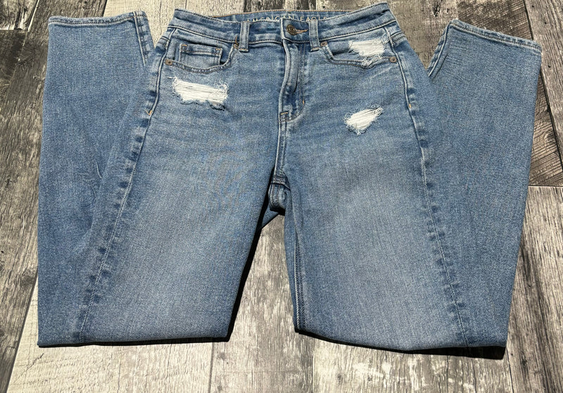 American Eagle light blue high rise mom jeans - Hers size 000